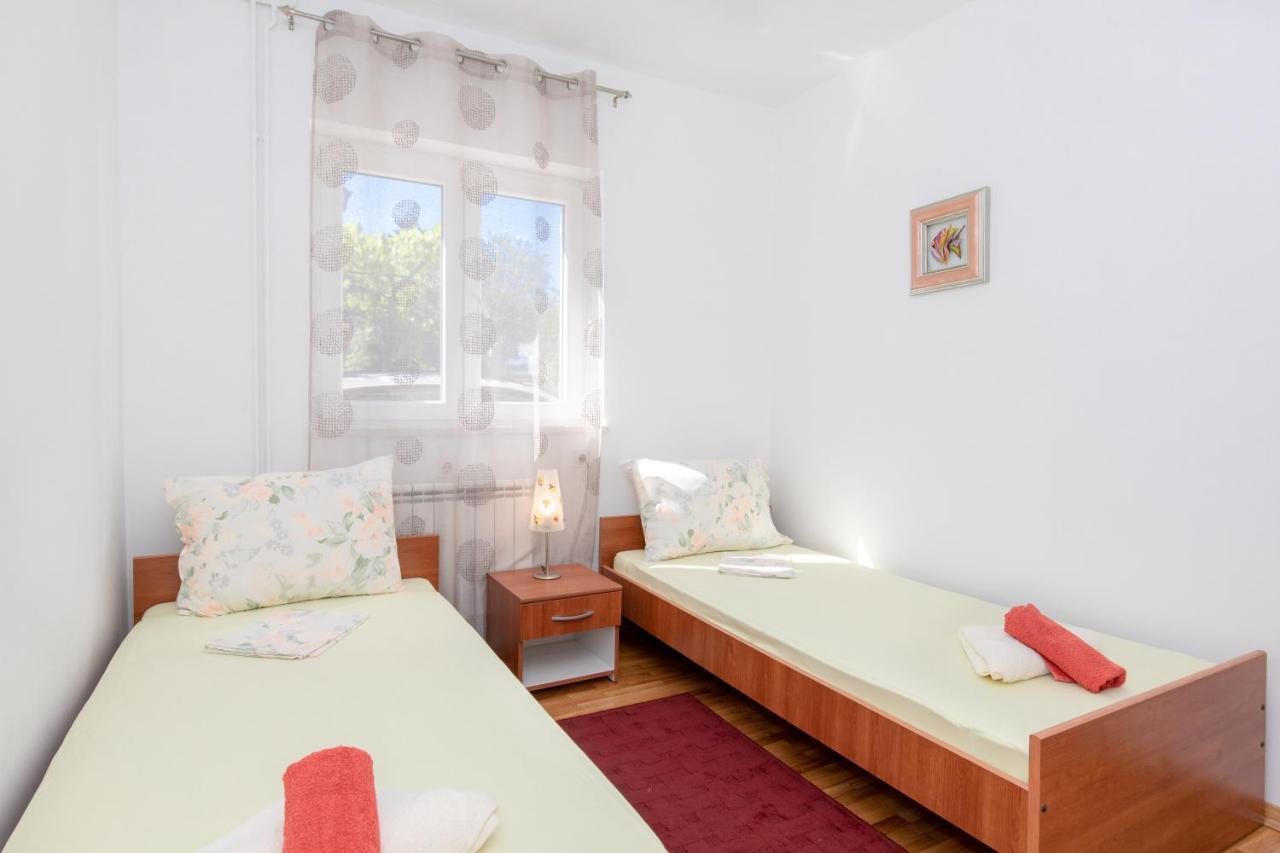 Apartment Lavanda With Beautiful Garden Đảo Krk Ngoại thất bức ảnh